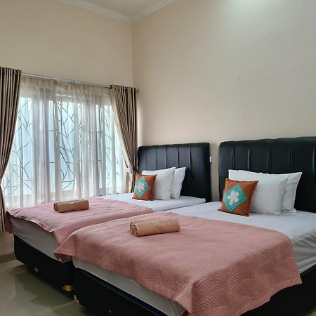 Ndalem Suryo Saptono Guest House Tugu Exterior photo