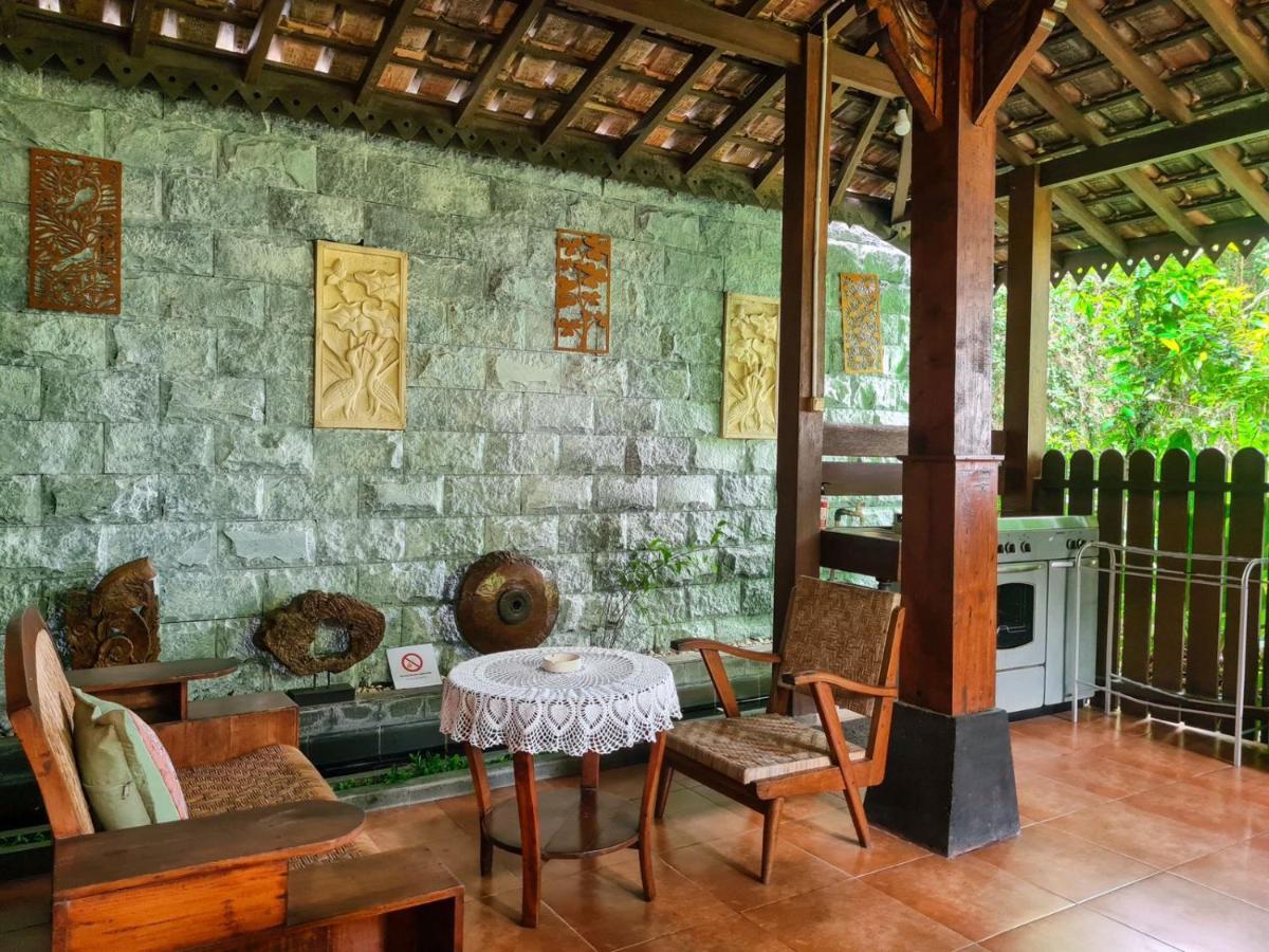 Ndalem Suryo Saptono Guest House Tugu Exterior photo