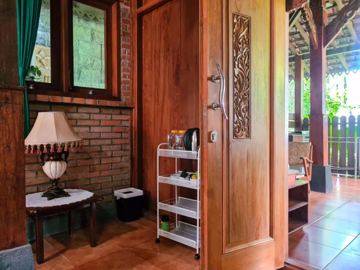 Ndalem Suryo Saptono Guest House Tugu Exterior photo