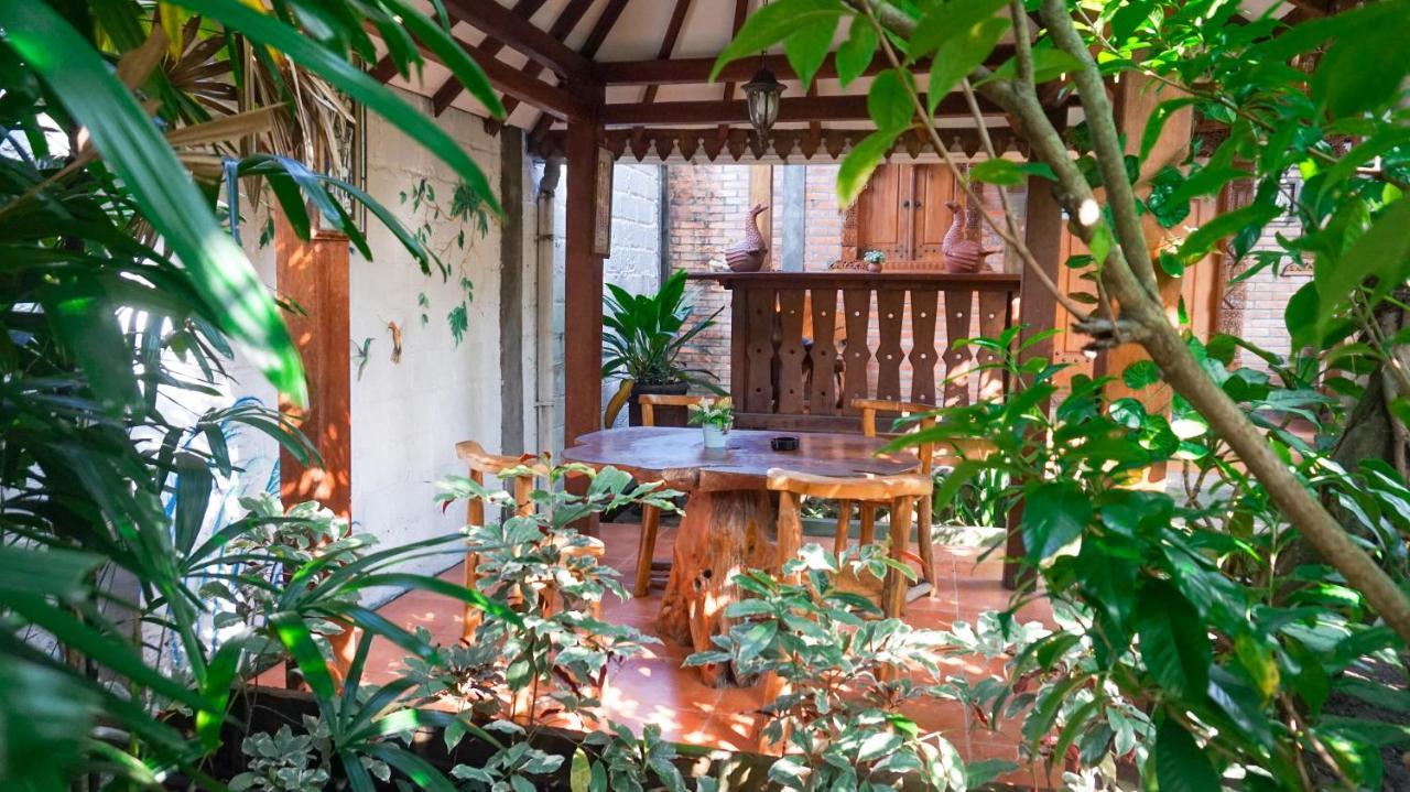 Ndalem Suryo Saptono Guest House Tugu Exterior photo