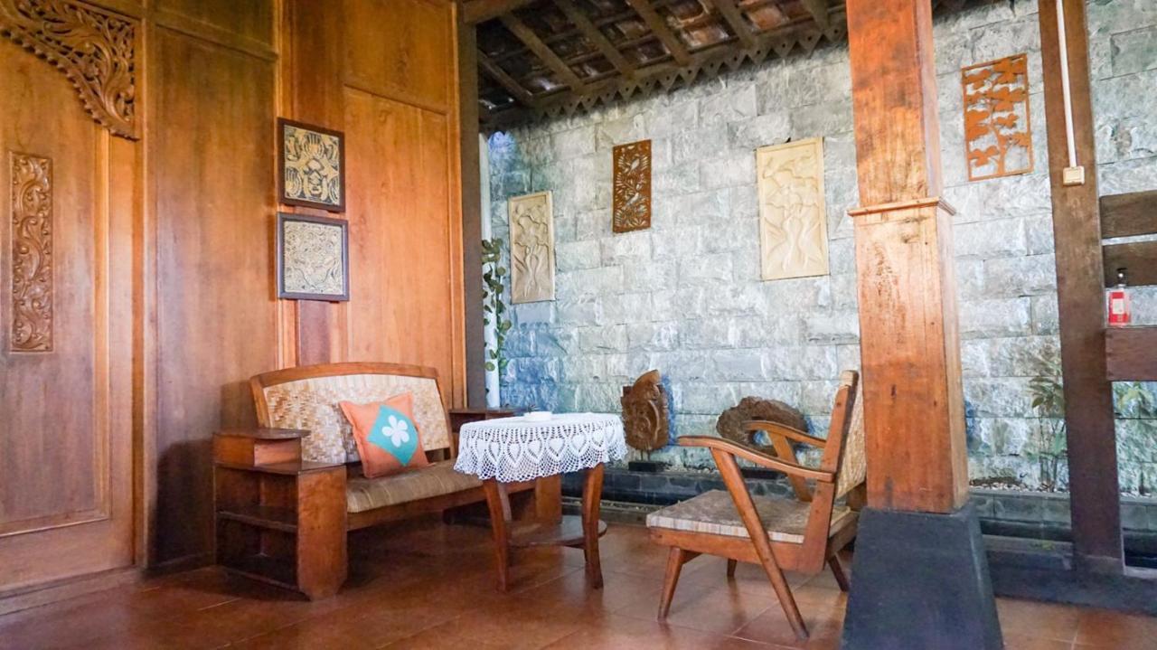 Ndalem Suryo Saptono Guest House Tugu Exterior photo
