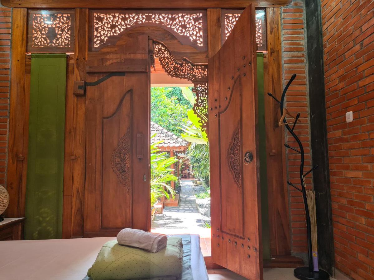Ndalem Suryo Saptono Guest House Tugu Exterior photo