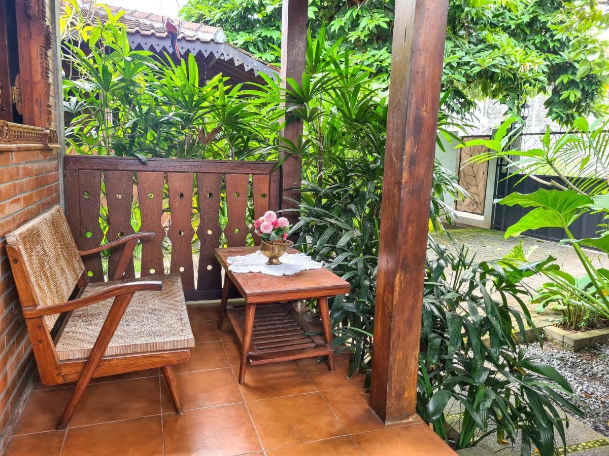 Ndalem Suryo Saptono Guest House Tugu Exterior photo
