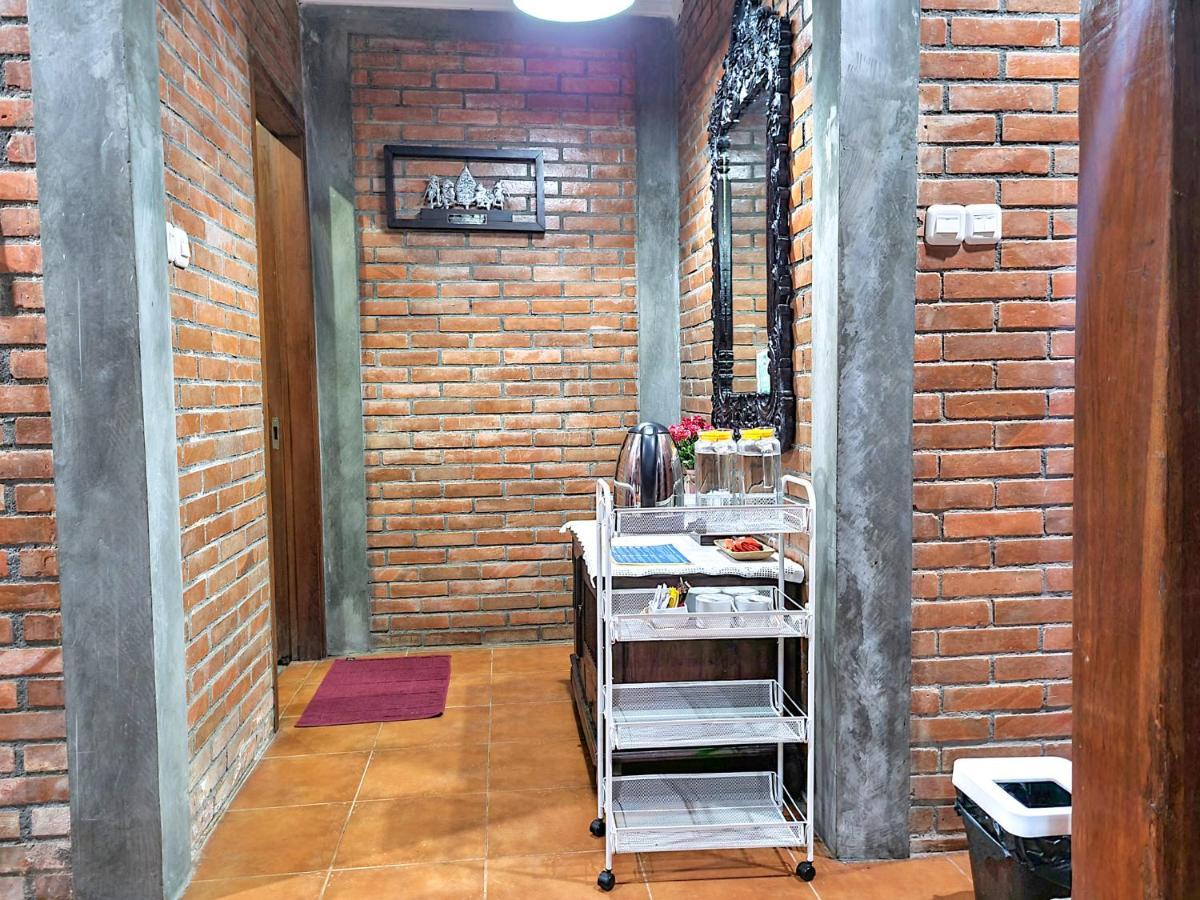 Ndalem Suryo Saptono Guest House Tugu Exterior photo