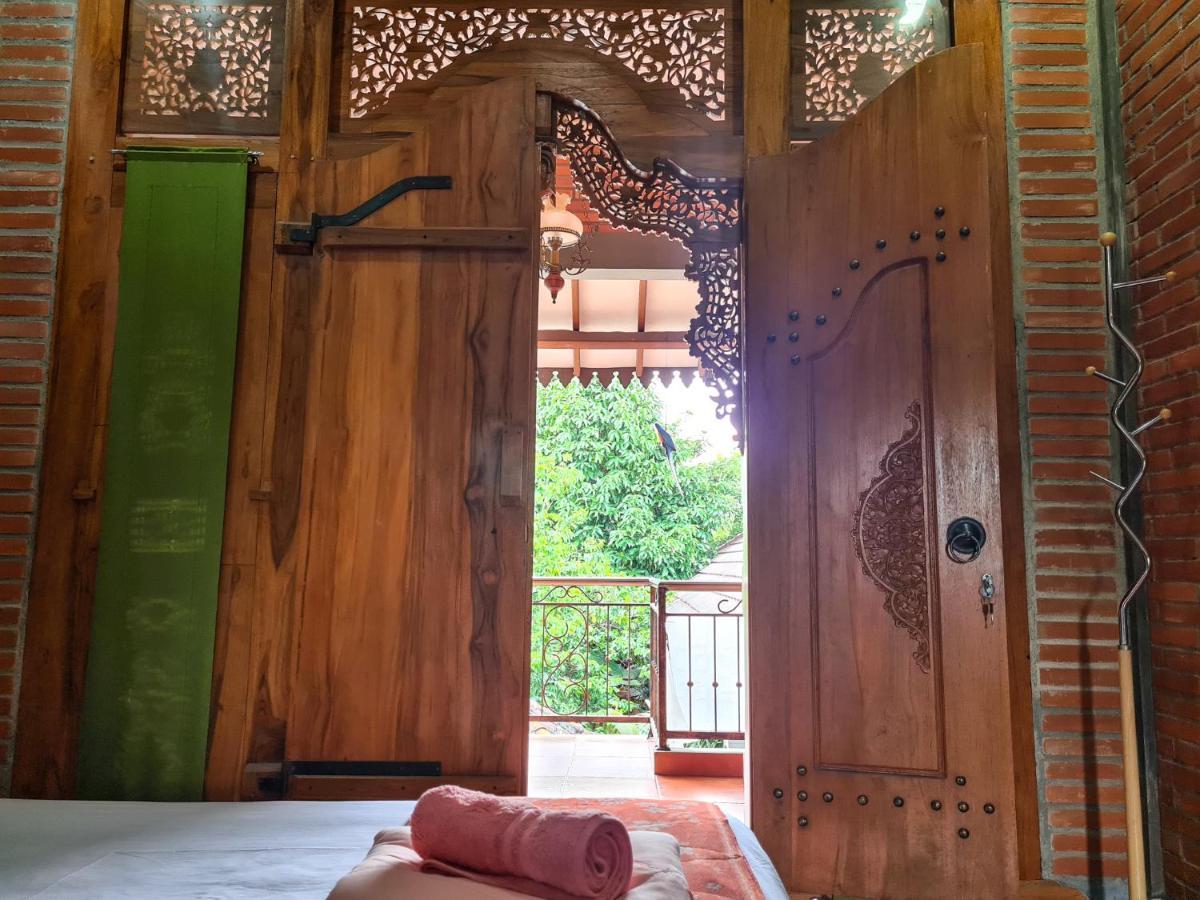 Ndalem Suryo Saptono Guest House Tugu Exterior photo