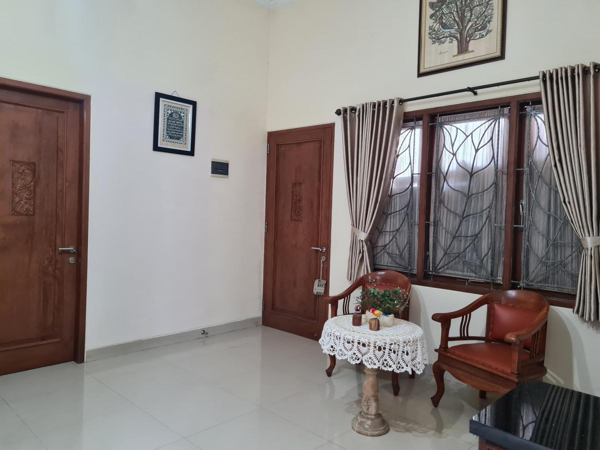 Ndalem Suryo Saptono Guest House Tugu Exterior photo